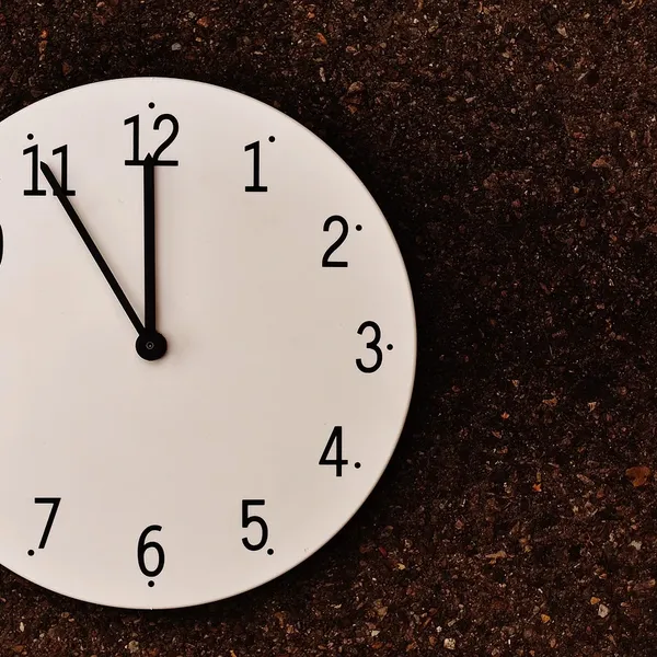 Best Low Light Alarm Clocks In 2023: Buying Guide