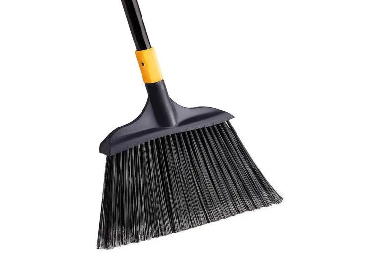 Best Outdoor Brooms In 2023: Buying Guide